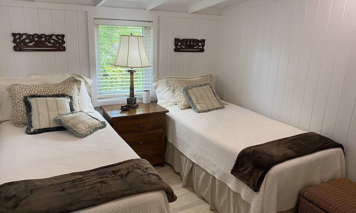 Photo of Bedroom in Man O War Cay