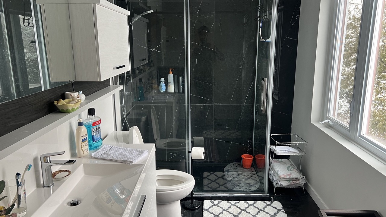 Photo of Bathroom in Saint-Paul-de-l'Ile-aux-Noix