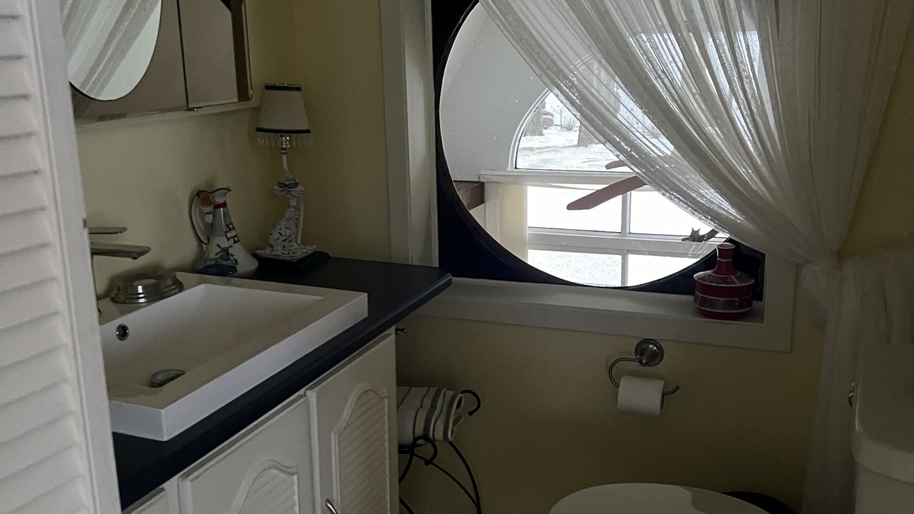 Photo of Bathroom in Saint-Paul-de-l'Ile-aux-Noix