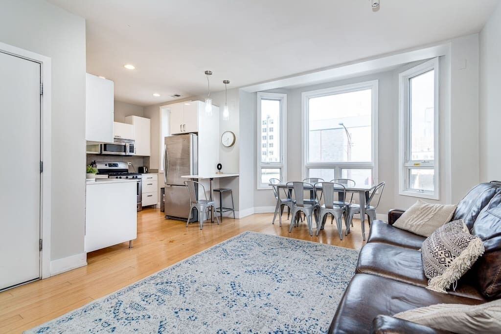 Photo of Livingroom in River North