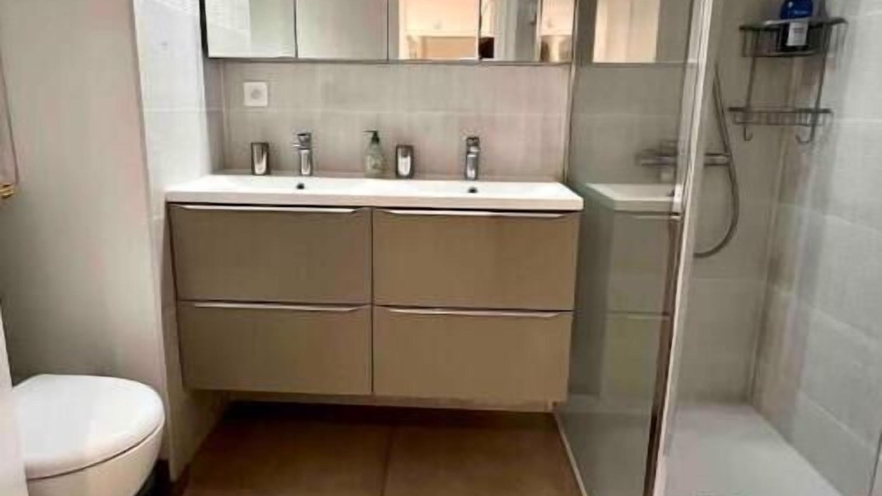 Photo of Bathroom in Moliere Vauban