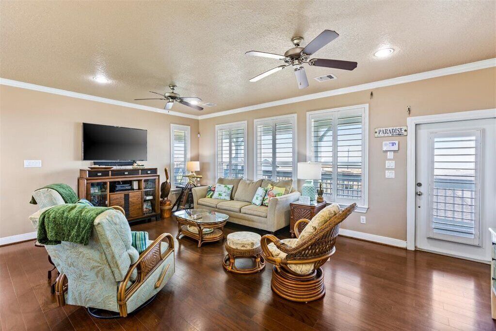 Photo of Livingroom in Bermuda Beach