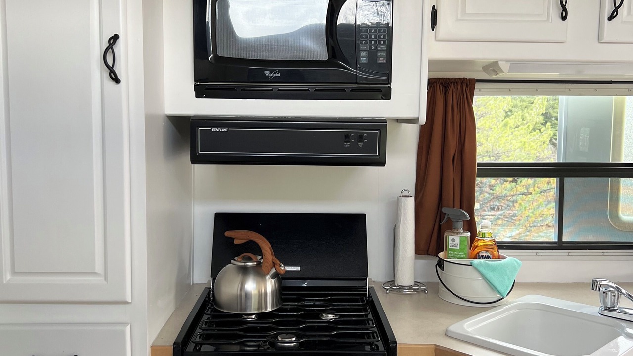 Photo of Kitchen in Foothills County