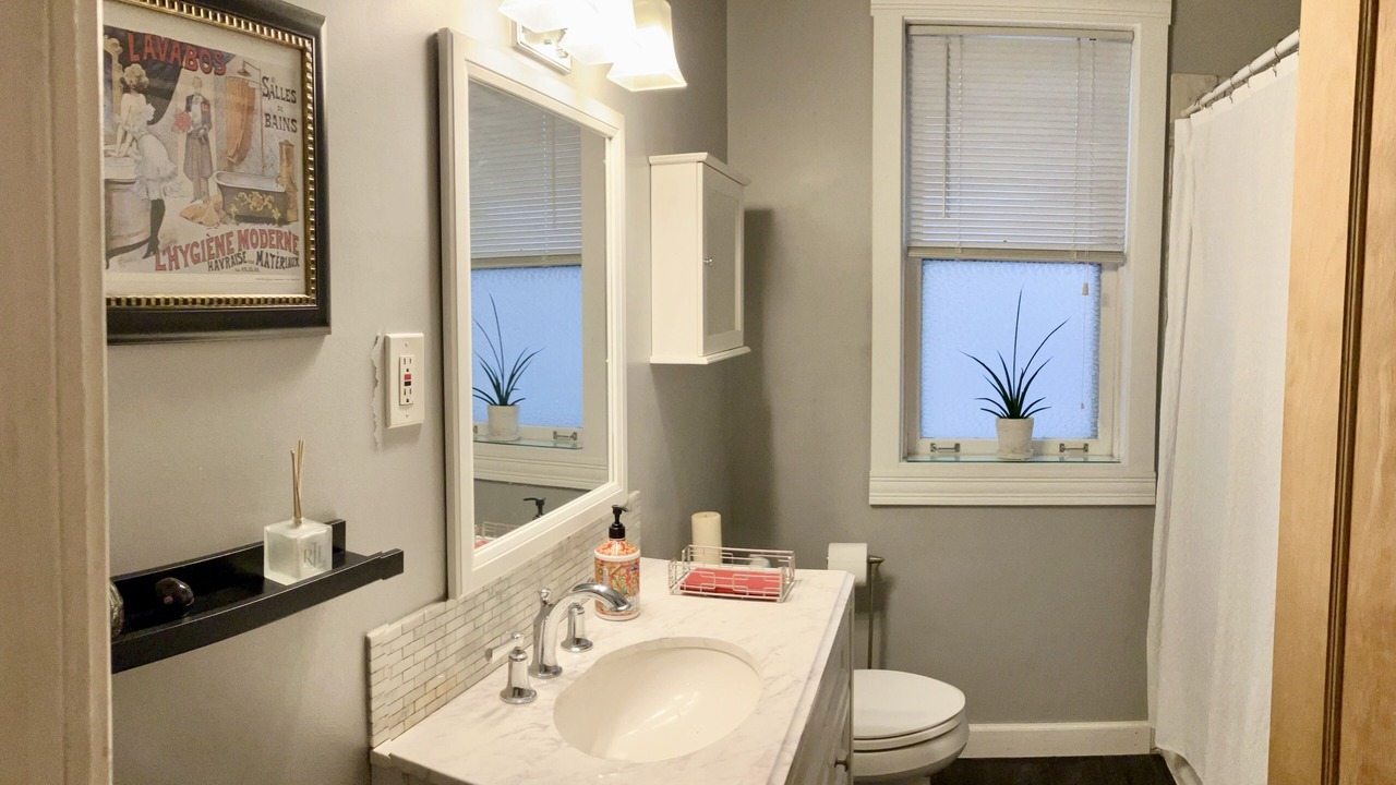 Photo of Bathroom in Rogers Park