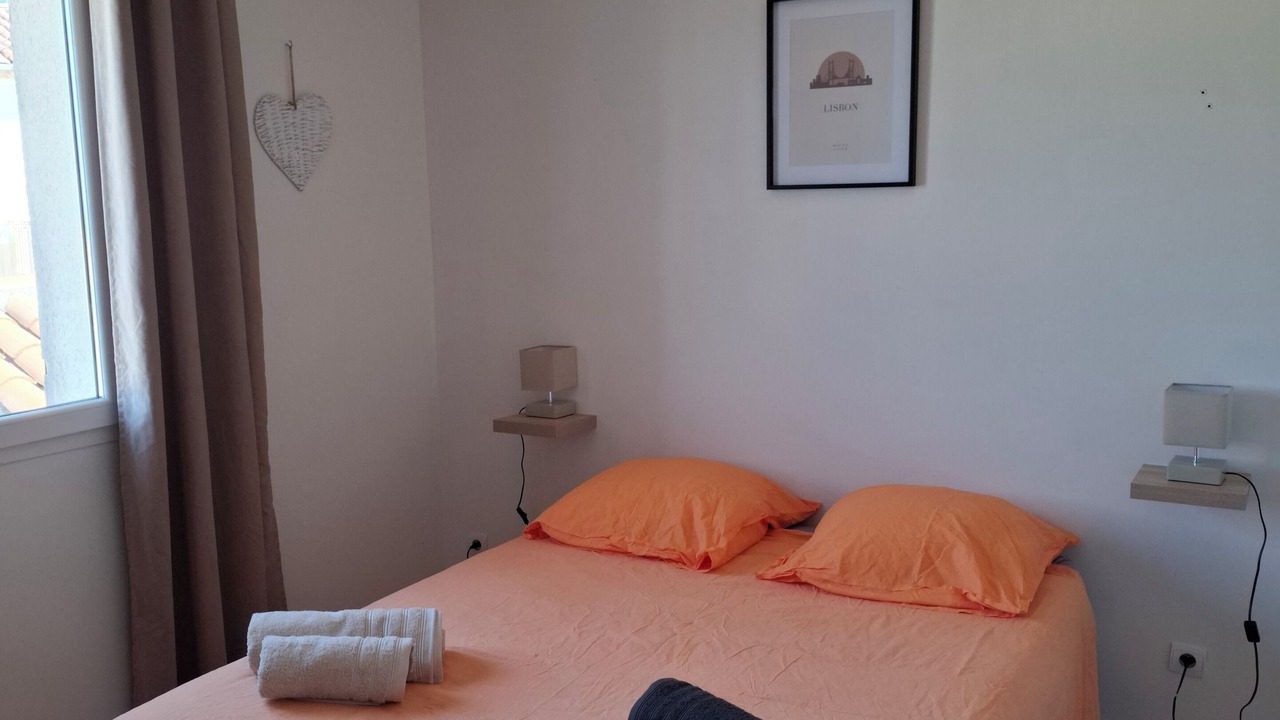 Photo of Bedroom in Beaumes-de-Venise