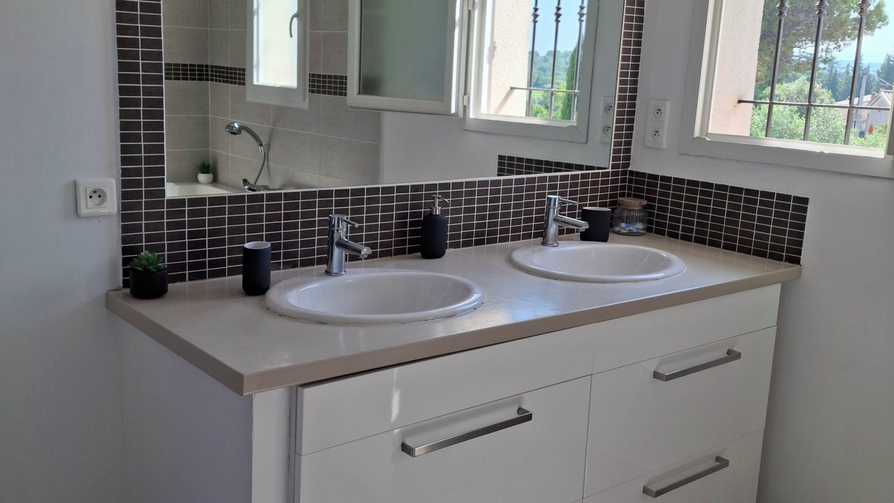 Photo of Bathroom in Beaumes-de-Venise