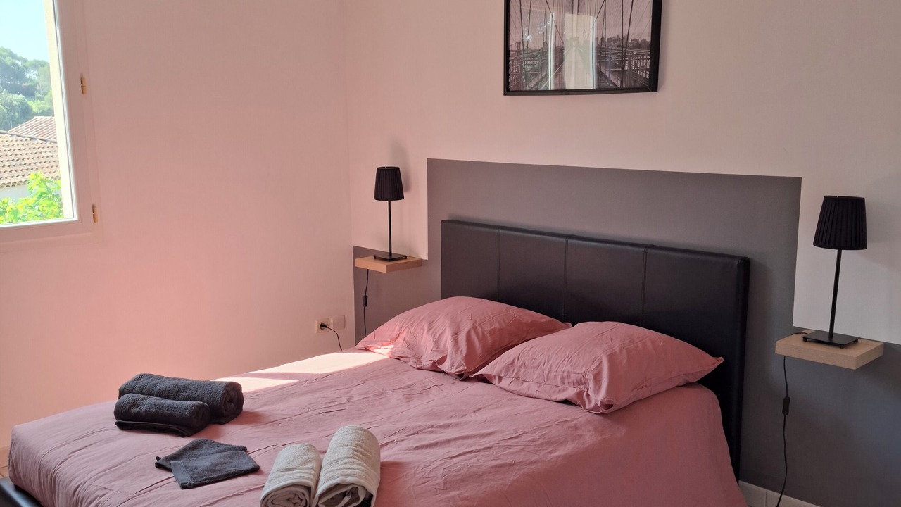 Photo of Bedroom in Beaumes-de-Venise