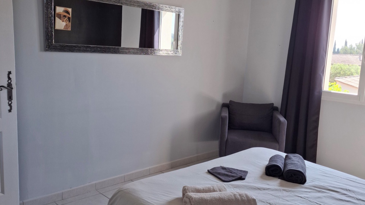 Photo of Bedroom in Beaumes-de-Venise