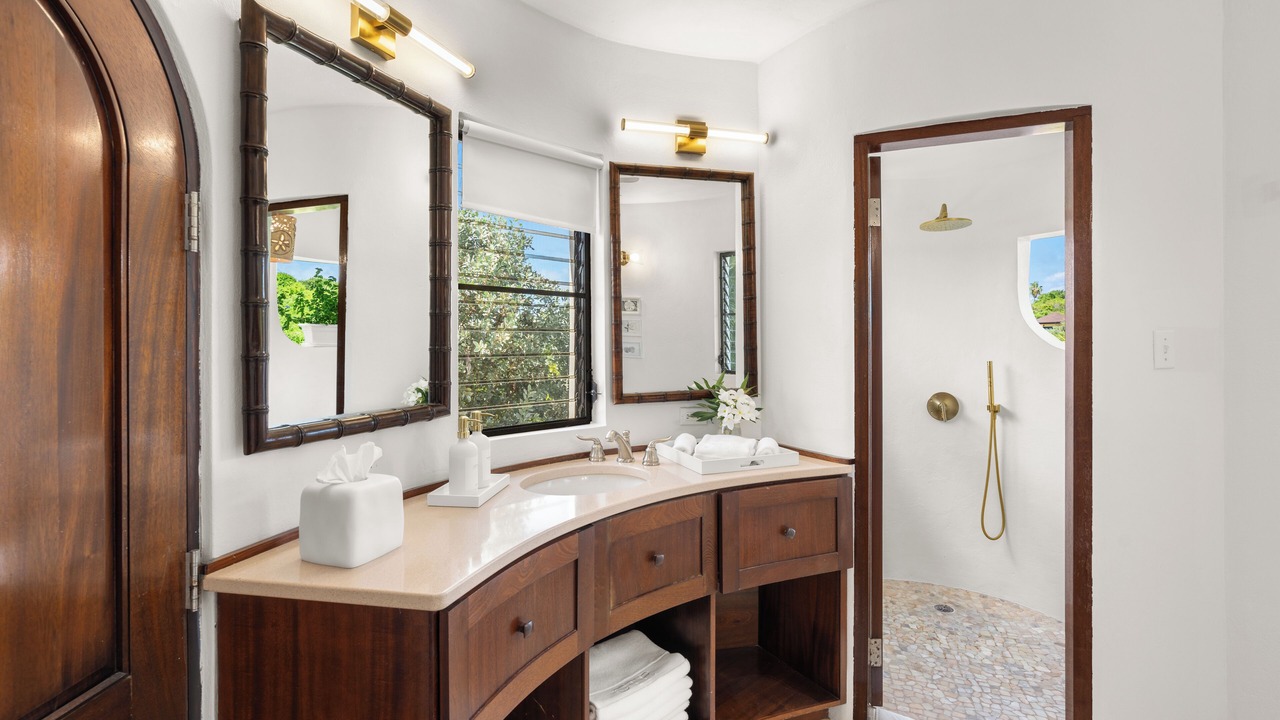 Photo of Bathroom in Spanish Town