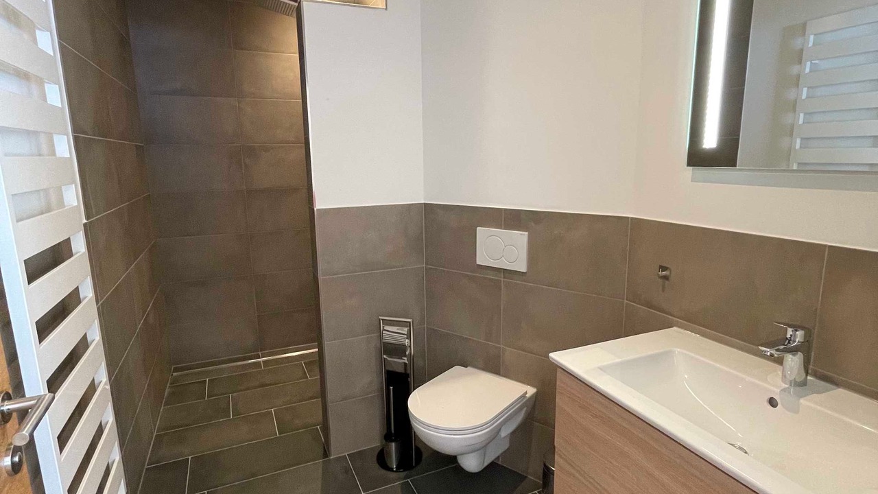 Photo of Bathroom in Juns