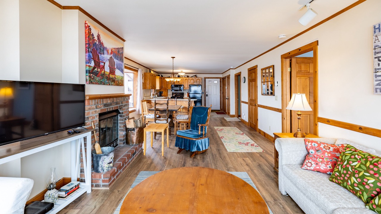 Photo of Livingroom in Newport Center