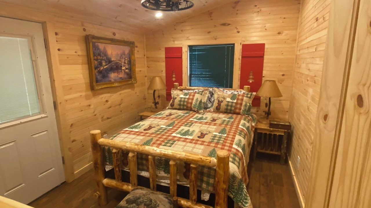 Photo of Bedroom in Roscoe