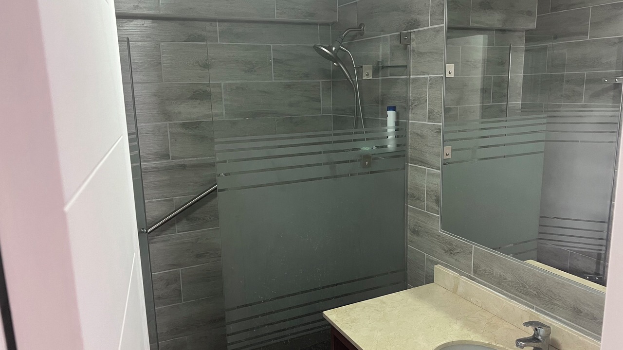 Photo of Bathroom in Lince