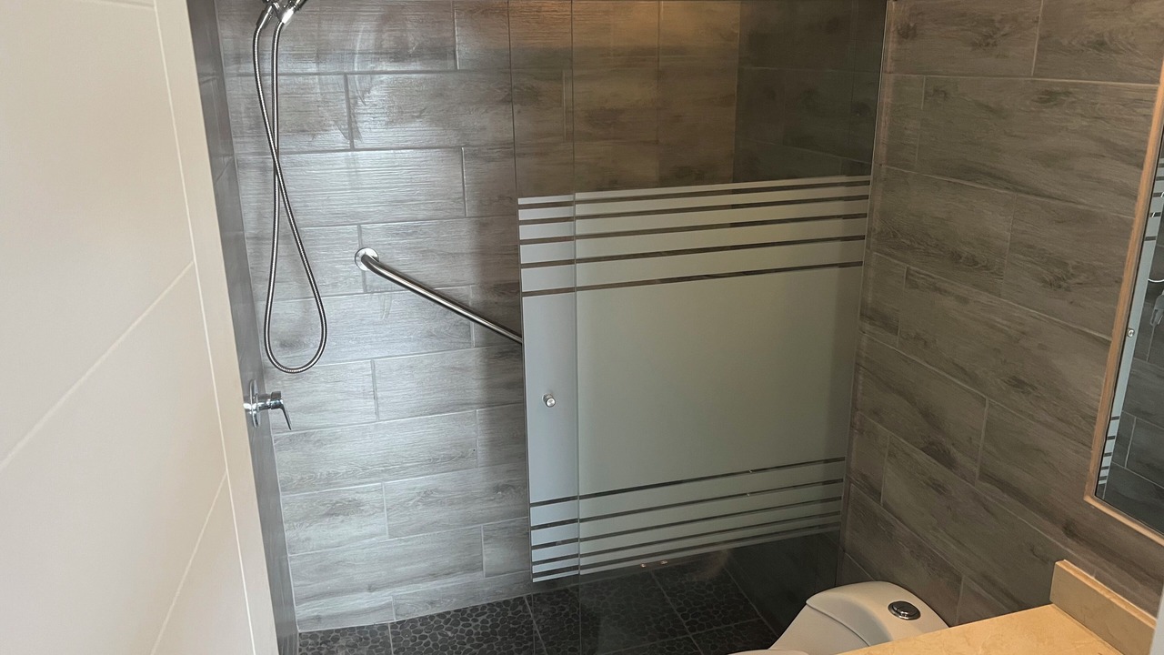 Photo of Bathroom in Lince