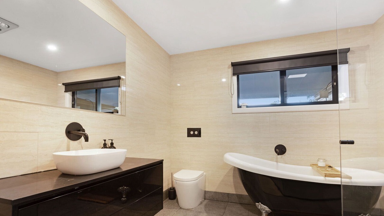 Photo of Bathroom in Raymond Island