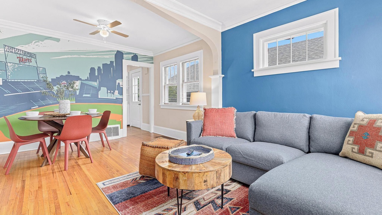 Photo of Livingroom in Midway