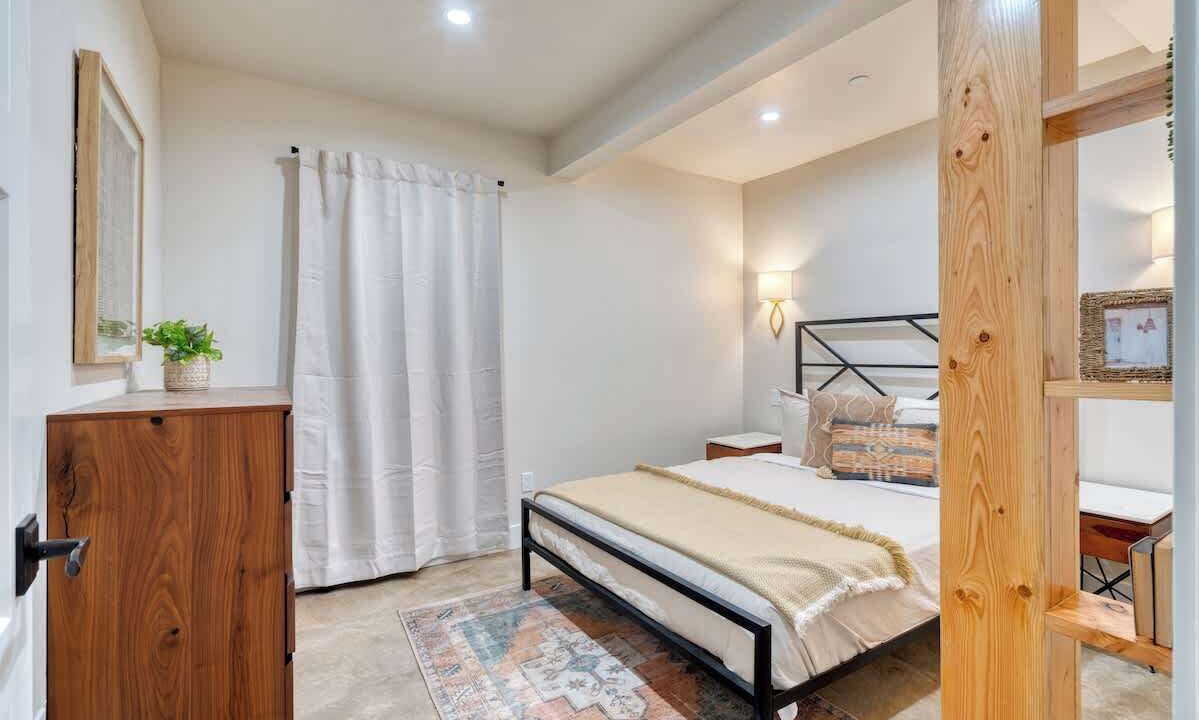 Photo of Bedroom in Mississippi District