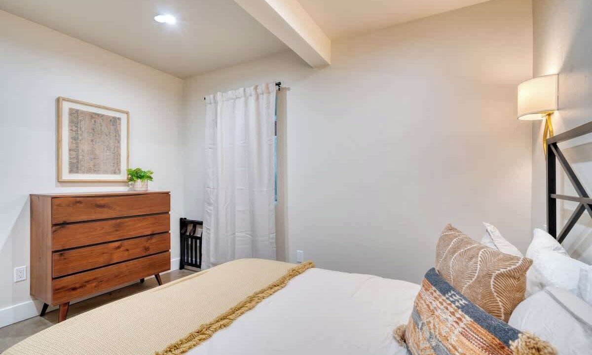 Photo of Bedroom in Mississippi District