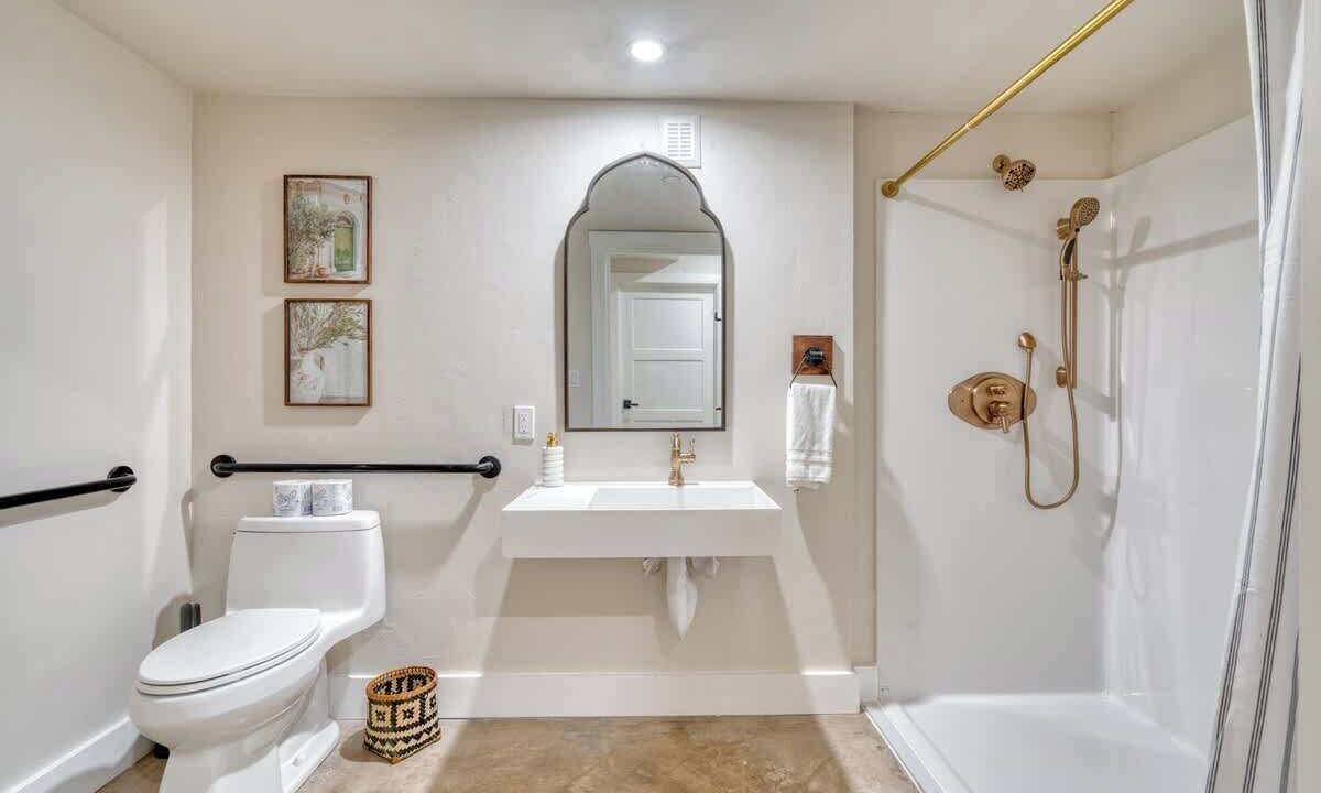 Photo of Bathroom in Mississippi District