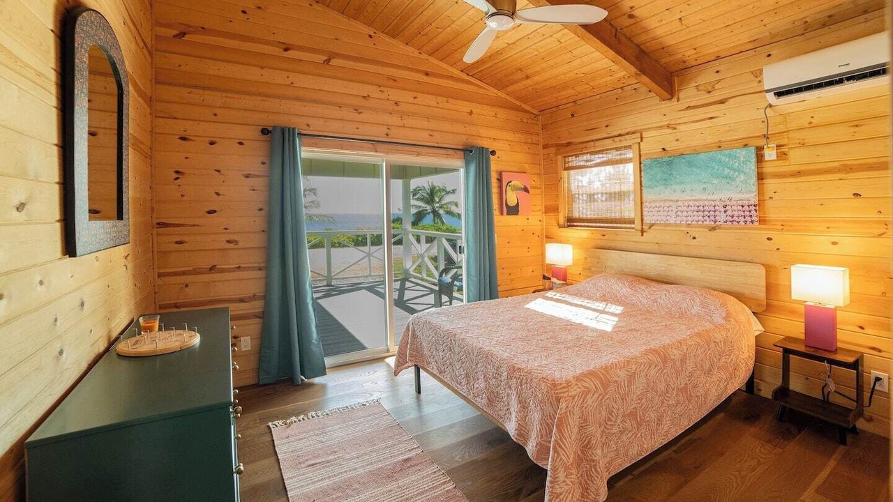Photo of Bedroom in Bahama Palm Shores