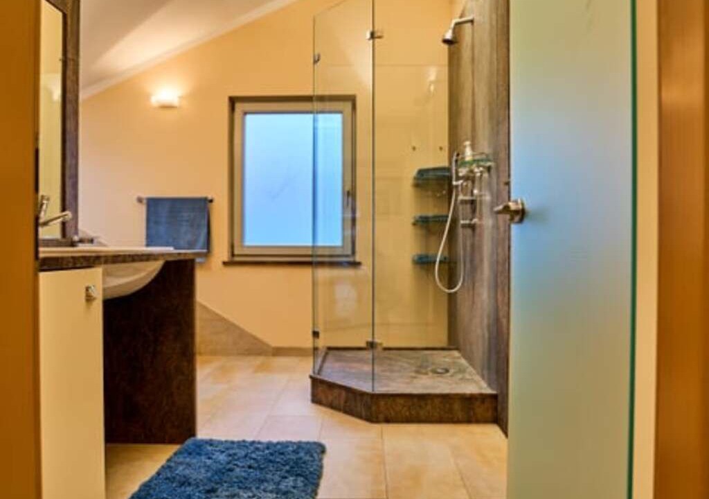 Photo of Bathroom in Innsbruck City Centre