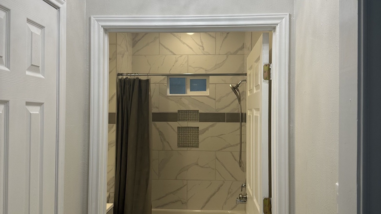 Photo of Bathroom in Northwest Los Angeles Heights