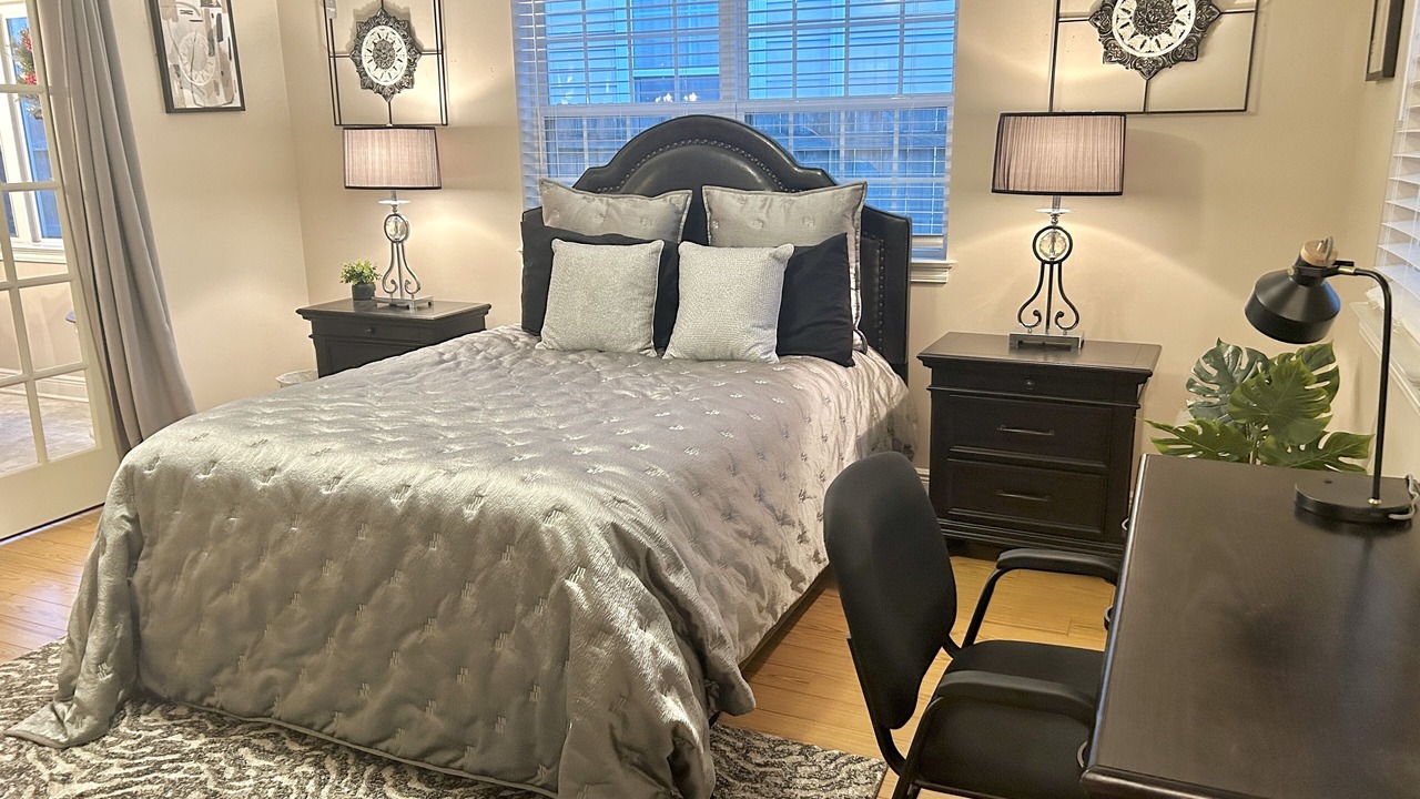 Photo of Bedroom in Lakeview