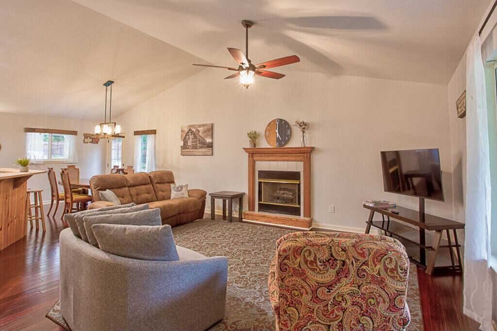 Photo of Livingroom in McDonald