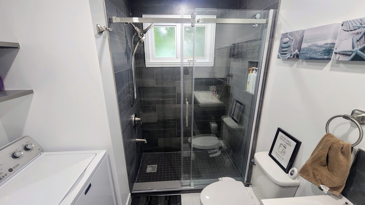 Photo of Bathroom in Longueuil