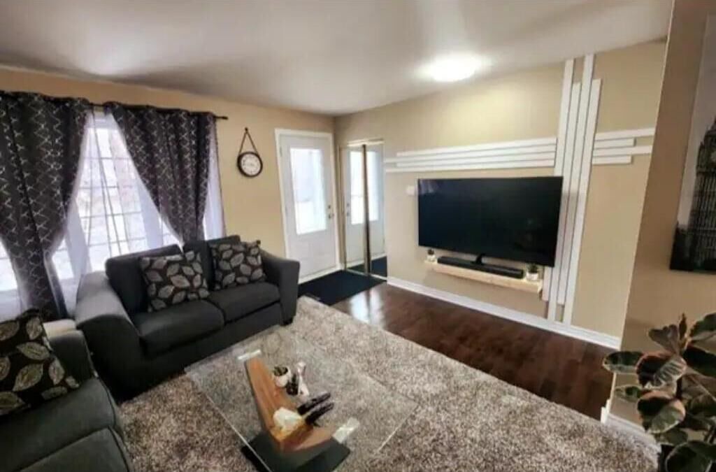 Photo of Livingroom in Longueuil
