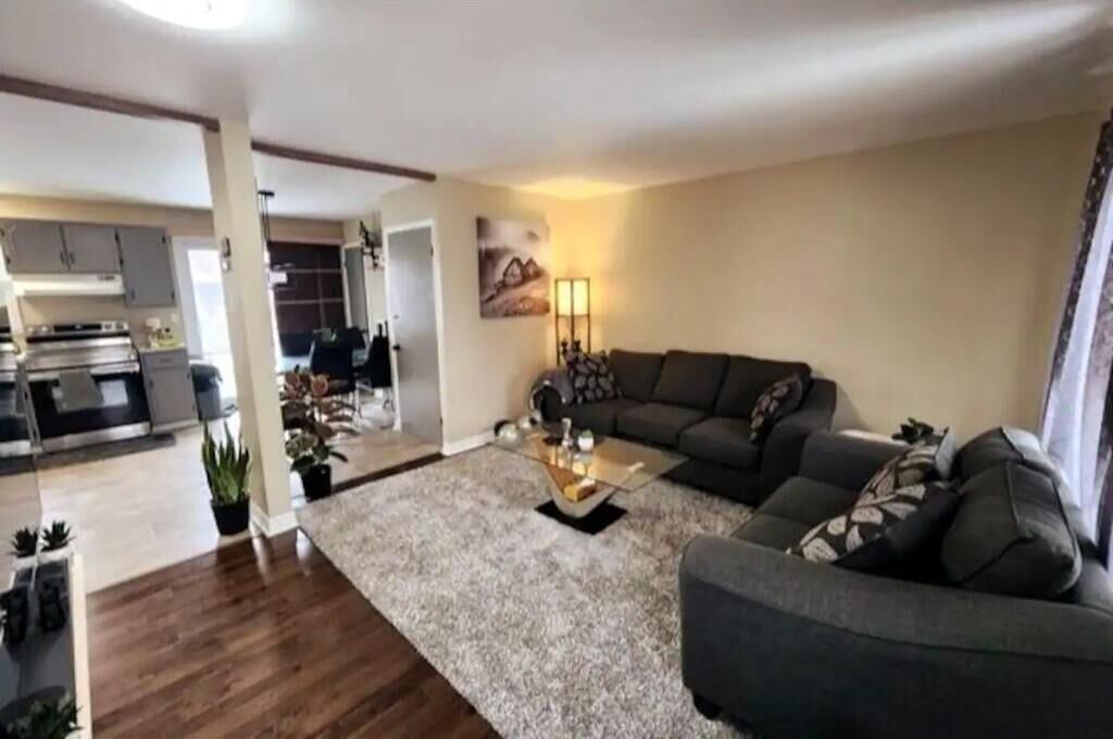 Photo of Livingroom in Longueuil