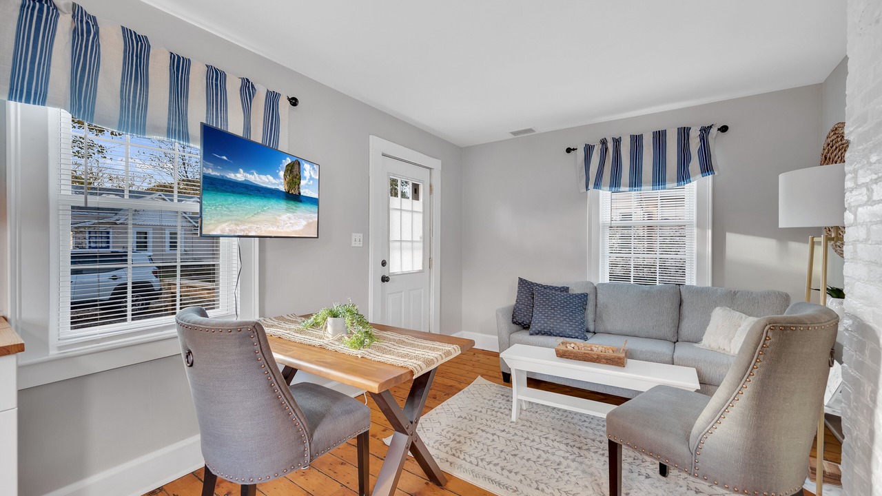 Photo of Livingroom in Westbrook Center