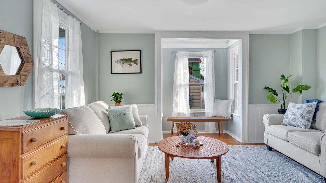 Photo of Livingroom in Westbrook Center