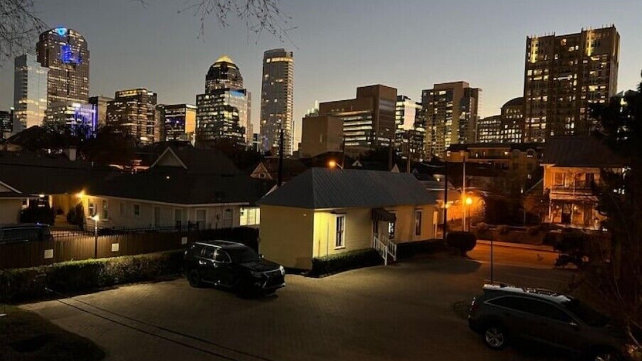Photo of Outdoor in Uptown