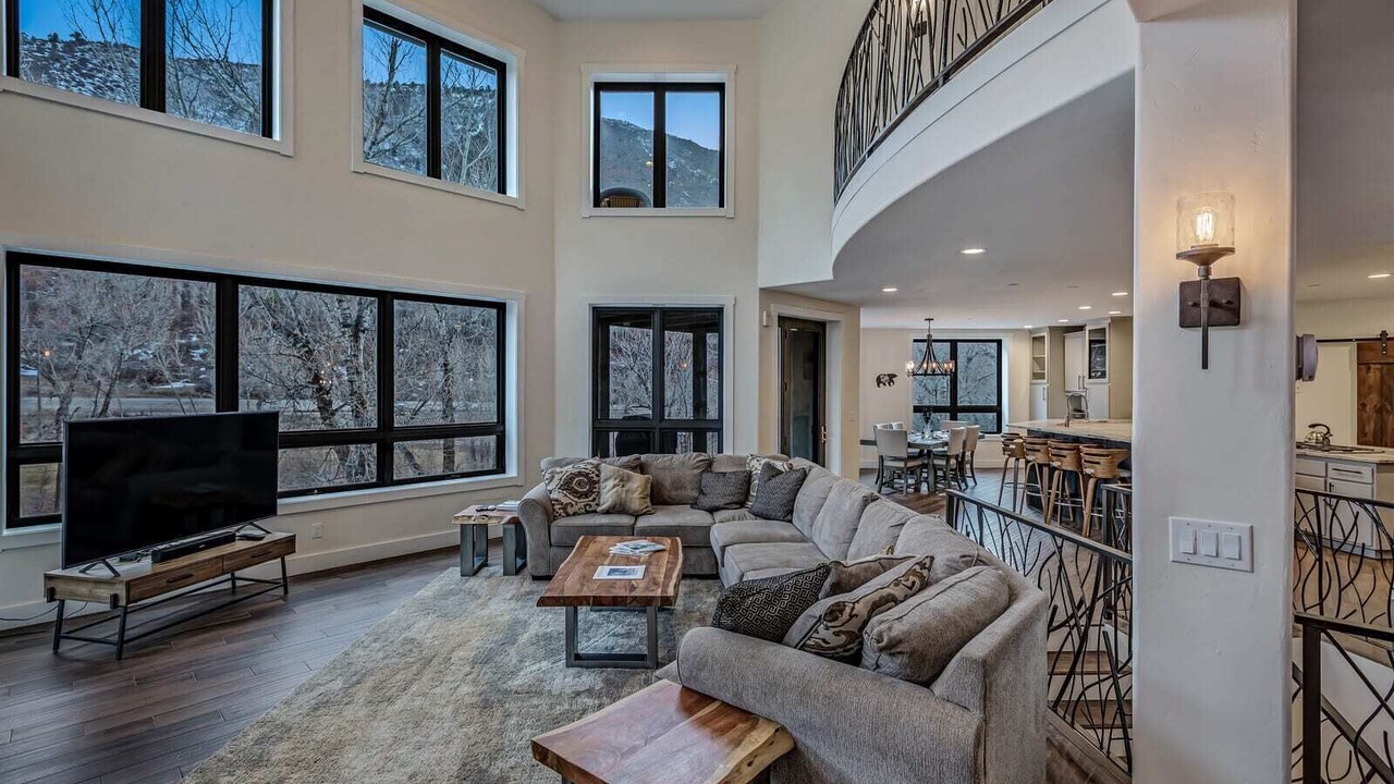 Photo of Livingroom in Basalt
