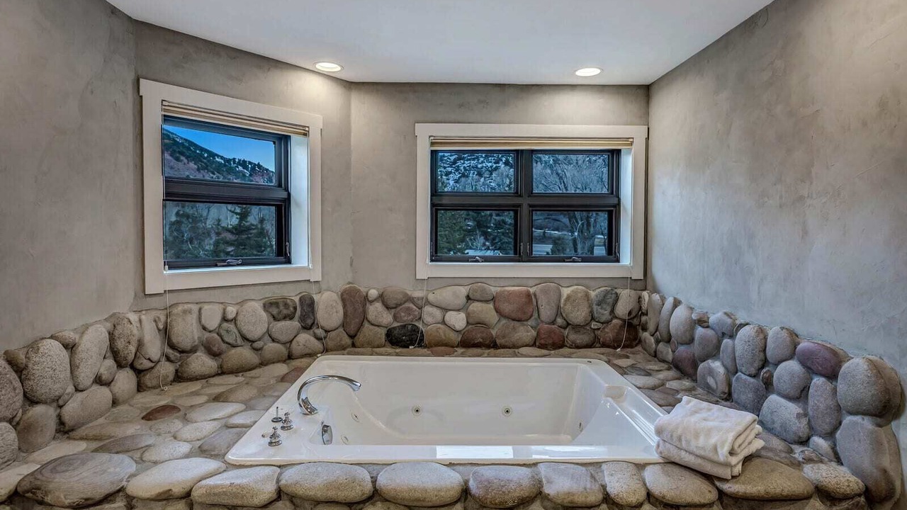 Photo of Bathroom in Basalt