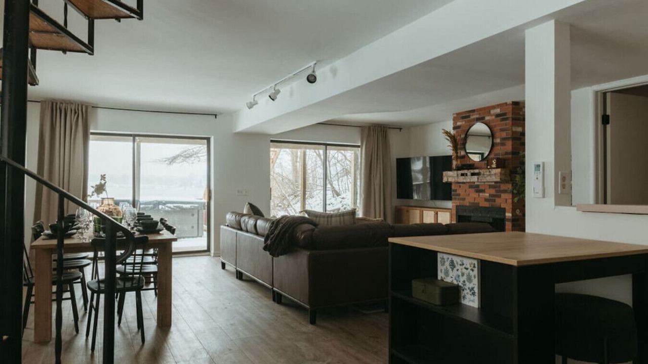 Photo of Livingroom in White Cloud
