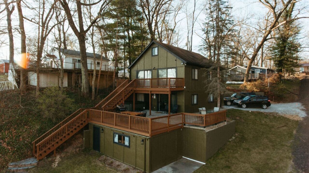Photo of Outdoor in White Cloud