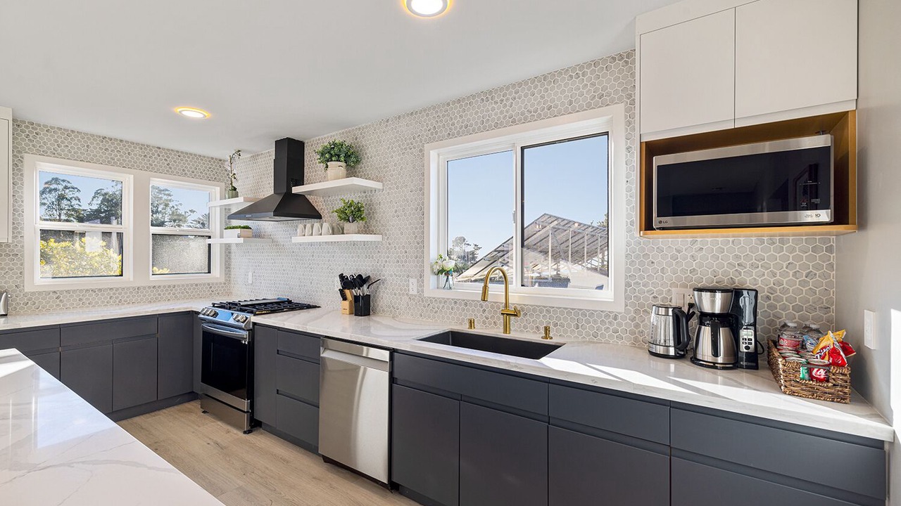 Photo of Kitchen in Edgemar - Pacific Manor