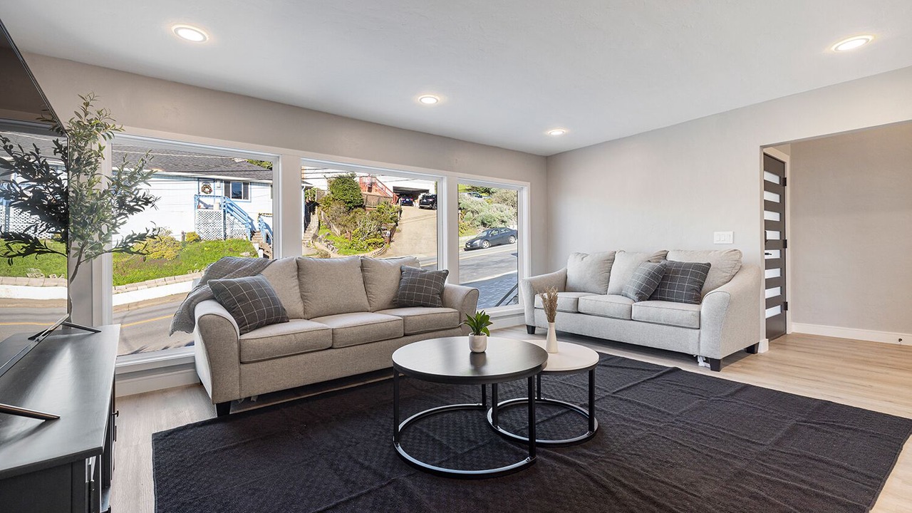 Photo of Livingroom in Edgemar - Pacific Manor