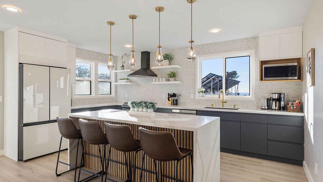 Photo of Kitchen in Edgemar - Pacific Manor