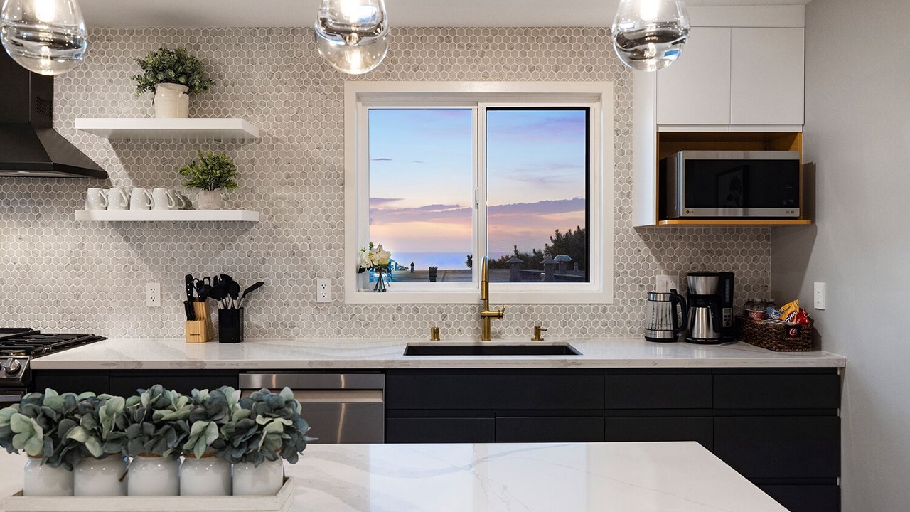 Photo of Kitchen in Edgemar - Pacific Manor