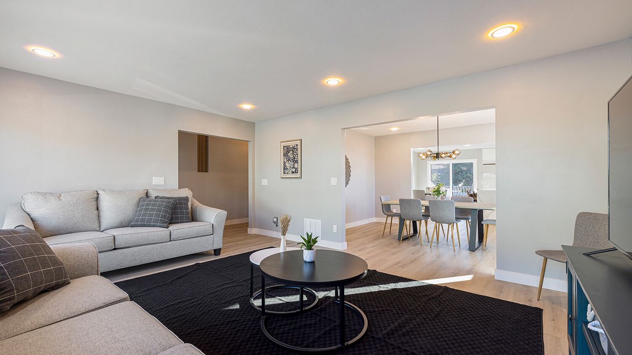 Photo of Livingroom in Edgemar - Pacific Manor