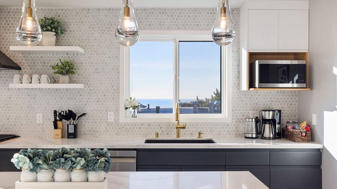 Photo of Kitchen in Edgemar - Pacific Manor