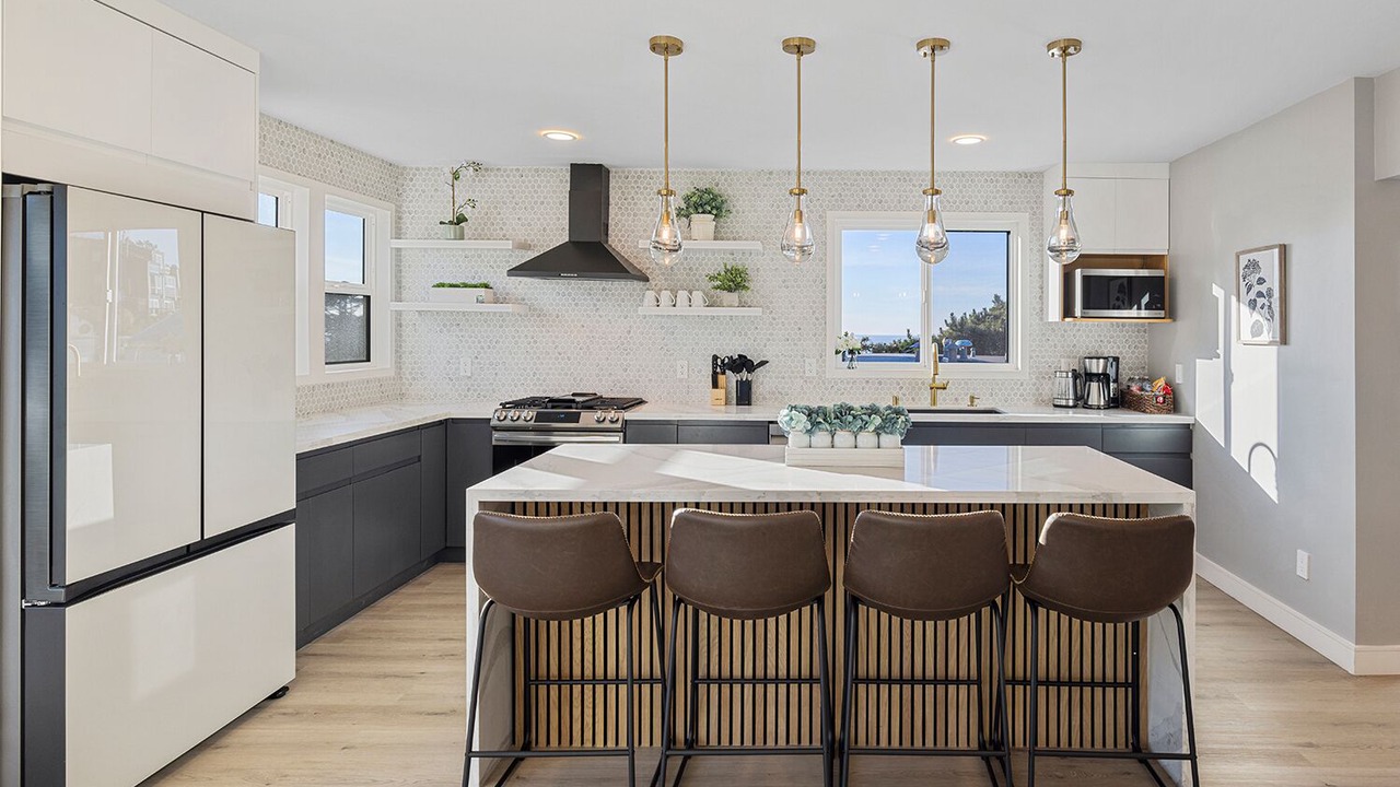 Photo of Kitchen in Edgemar - Pacific Manor
