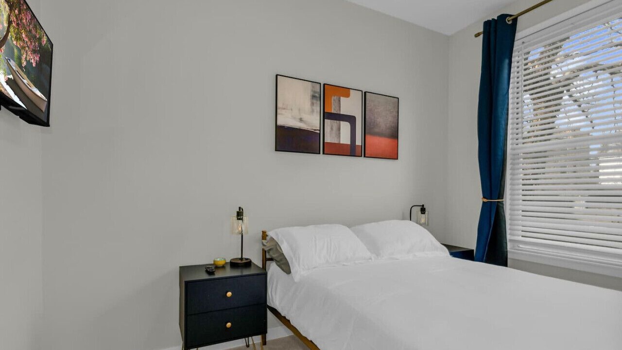 Photo of Bedroom in North Center