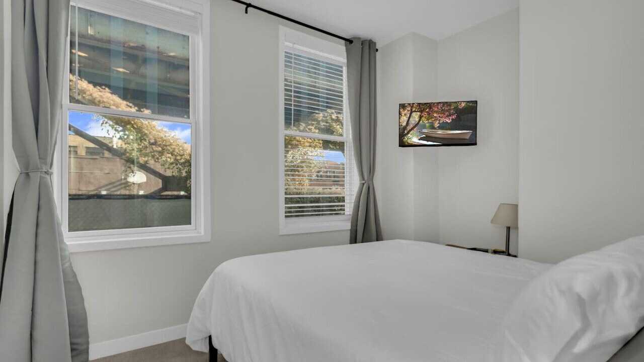 Photo of Bedroom in North Center