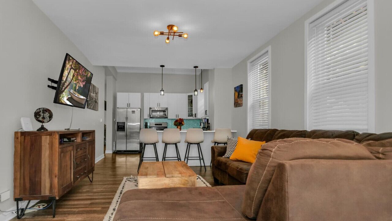 Photo of Livingroom in North Center