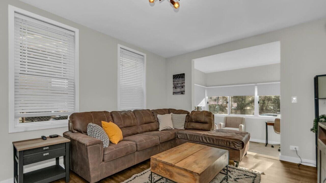 Photo of Livingroom in North Center