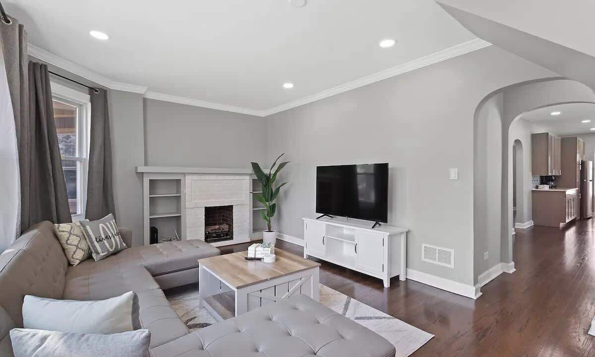 Photo of Livingroom in Morton Grove